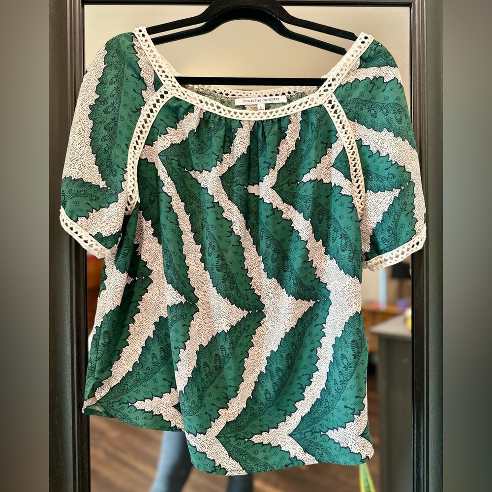 Collective Concepts Green and White Leaf Print Blouse